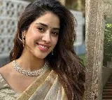 Janhvi Kapoor climbs Tirupati Temple on her Knees with Shikhar Pahariya