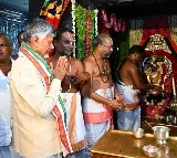 Chandrababu offers prayers in Penchalakona temple