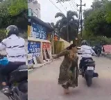 A bike riding miscreant stole woman chain and fled while she doing reels