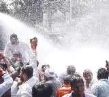 Water cannon used on BJP workers seeking Delhi CM Kejriwal's resignation