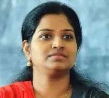 Kadiyam Kavya meets kcr