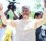Have you seen who accompanied Jagan to YS Ghat?": Chandrababu