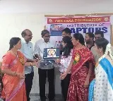 చేతన ఫౌండేషన్ ఆధ్వర్యంలో విద్యార్థులకు ల్యాప్‌టాప్ లు  మరియు పేద మహిళలకు కుట్టు మిషన్ పంపిణీ