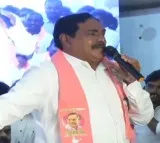 Errabelli fires at Kadiyam Srihari