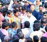 Lokesh met construction workers in Mangalagiri