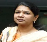 Kanimozhi fires on Palaniswami