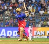Rohit Sharma playfully teases Dinesh Karthik during MI vs RCB clash