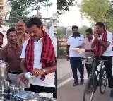 Tamilnadu MP candidate murosoli serves fruit juice to voters early morning