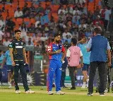 Gujarat Titans lost two early wickets against Delhi Capitals