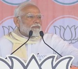 Modi gets emotional after seeing his mother photo