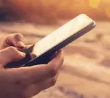 Experts urge parents to wean children off social media