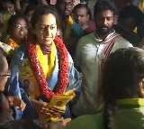 Tejaswini wife of Sribharat campaining in Visakhapatnam