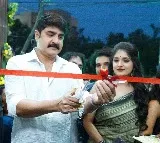 నల్లగండ్లలో బాబాయ్ హోటల్‌ను ప్రారంభించిన హీరో శ్రీకాంత్