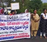 525 candidates remain in fray for 17 LS seats in Telangana