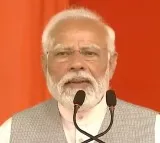 Modi fires on Congress