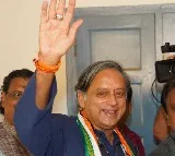 Goa CM needs to change astrologer: Shashi Tharoor