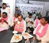 KCR halts ar a dhaba and taken Chai and Samosa