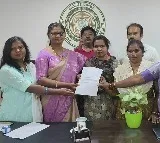 *చంద్రబాబు వ్యాఖ్యలపై ఎలక్షన్ కమిషన్ ఆఫ్ ఇండియా*, *నేషనల్ ఊమెన్ కమిషన్ కు ఏపీ మహిళా కమిషన్ ఫిర్యాదు*