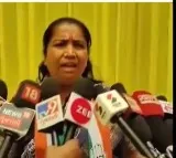 Congress candidate asking to vote for INDIA AIRLINES instead of INDI Alliance