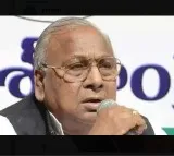 VH questions about PM Modi comments