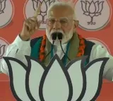 PM Modi uses Hyderabad lingo, takes jibe at AIMIM