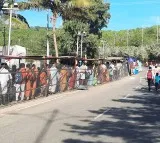 Rush in Tirumala as devotees throng to the temple