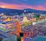 Huge Devotees at Tirumala