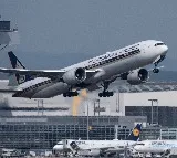 One dead, more than 30 injured on turbulent Singapore Airlines flight