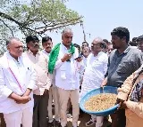 Political slugfest continues in Telangana over farmers' problems