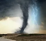 Severe weather with tennis ball-sized hailstones, tornadoes in parts US leave 15 dead