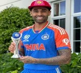 Suryakumar Yadav receiving 2nd consecutive ICC T20I Cricketer of the Year Award