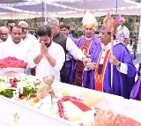 సికింద్రాబాద్ సెయింట్ మేరీ స్కూల్ లో విశ్రాంత ఆర్చ్ బిషప్ తుమ్మబాల పార్ధీవదేహానికి నివాళులు అర్పించిన ముఖ్యమంత్రి రేవంత్ రెడ్డి
