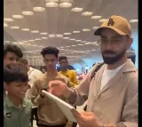 Virat Kohli leaves for the USA gives autograph to fan at Mumbai Airport