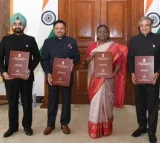 ECI submits names of newly elected Lok Sabha MPs to President Murmu