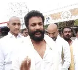 Actor Sivaji talks to media at Tirumala temple