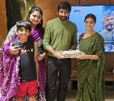 Varalaxmi Sarath Kumar distributes wedding invitations