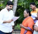 Nara Lokesh hold Praja Darbar in Mangalagiri