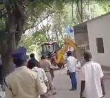 Municipal officer shunted out after demolitions in front of Jagan’s house in Hyderabad
