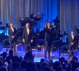 US President Biden freezes at fundraiser Obama takes his hand