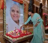 YS Sharmila pay tributes to Ramojirao