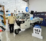 మూడు చక్రాల వాహనాల కోసం నూతన డీలర్ షిప్ ప్రారంభించిన బజాజ్ ఆటో 