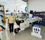 మూడు చక్రాల వాహనాల కోసం నూతన డీలర్ షిప్ ప్రారంభించిన బజాజ్ ఆటో 