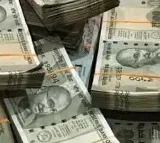 a man suffered a heart attack while celebrating Winning of Rs 33 Crore Jackpot At Singapore Casino