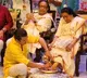 Sonu Nigam washes Asha Bhosle's feet with rose water, petals at book
 launch event