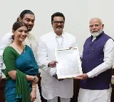 Varalaxmi Sarath Kumar invites PM Modi for wedding reception