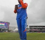 Virat Kohli was on a video call probably with his wife Anushka Sharma and his kids and this is when he broke down