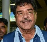 Shatrughan sinha suffering from fever admitted in hospital