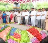 Jagan, Sharmila pay tributes to YSR on birth anniversary