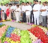 Jagan aunt Vimalamma prayer at YSR ghat in Idupulapaya