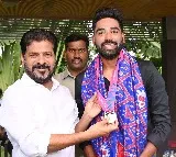 ముఖ్యమంత్రి రేవంత్ రెడ్డిని కలిసిన టీం ఇండియా క్రికెటర్ మహ్మద్ సిరాజ్